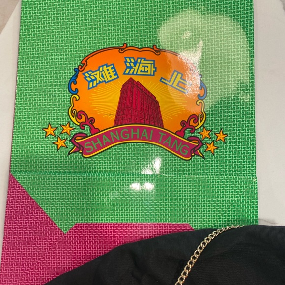 NWOT Shanghai Tang Red purse with golden chain - Picture 5 of 5